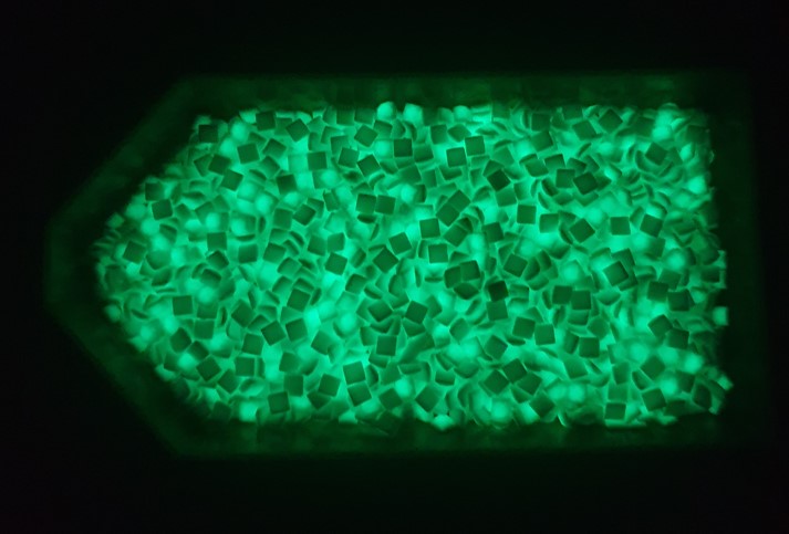 Svítící kamínky pro diamantové malování - čtvercové - 10 g